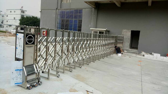 不銹鋼伸縮大門(mén)使用前要如何調(diào)試